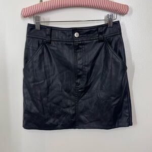 Saunders Collective Black Designer Mini Skirt Faux Leather Vegan Size 6 EUC
